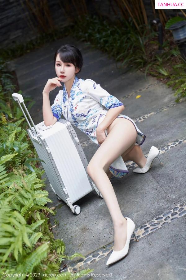 波巧酱  [XiuRen]高清写真图 2023.12.13 No.7804 波巧酱 制服美腿第18张图片